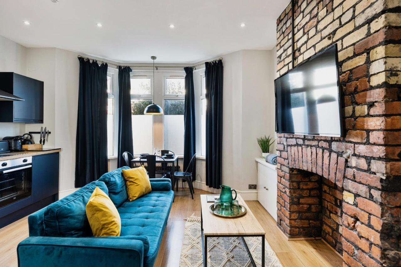 Stylish Modern Apartment Near The City Centre With Nearby Off-Road Parking Cardiff Exterior photo