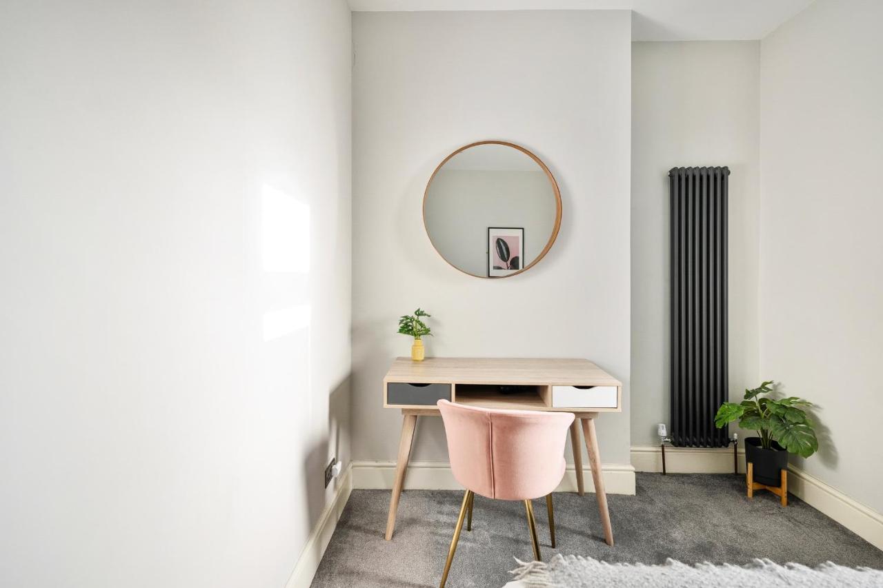 Stylish Modern Apartment Near The City Centre With Nearby Off-Road Parking Cardiff Exterior photo