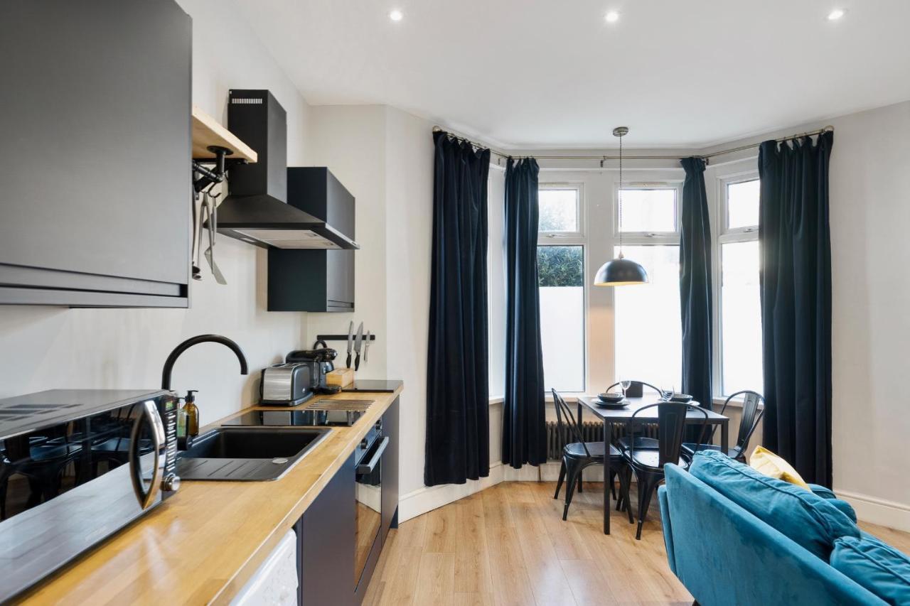Stylish Modern Apartment Near The City Centre With Nearby Off-Road Parking Cardiff Exterior photo