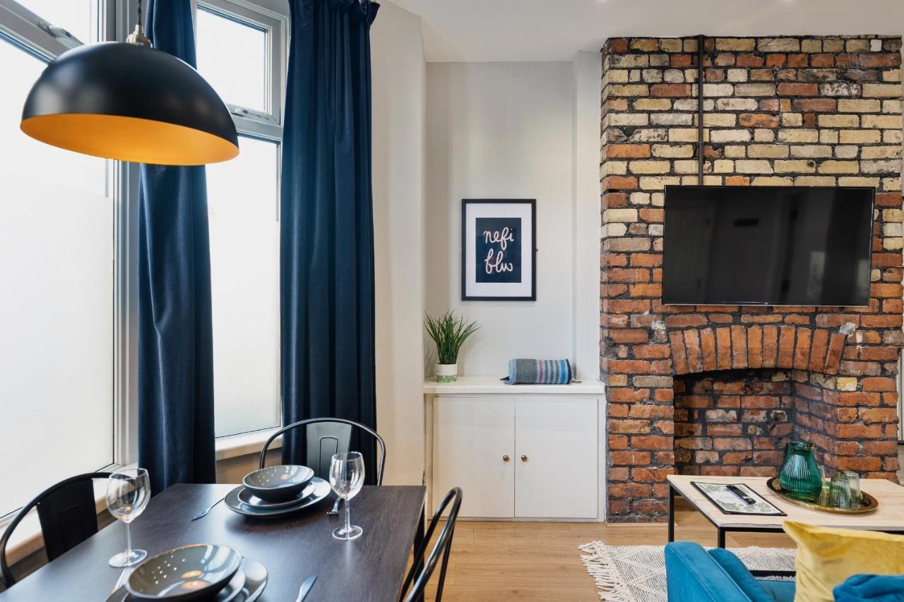 Stylish Modern Apartment Near The City Centre With Nearby Off-Road Parking Cardiff Exterior photo