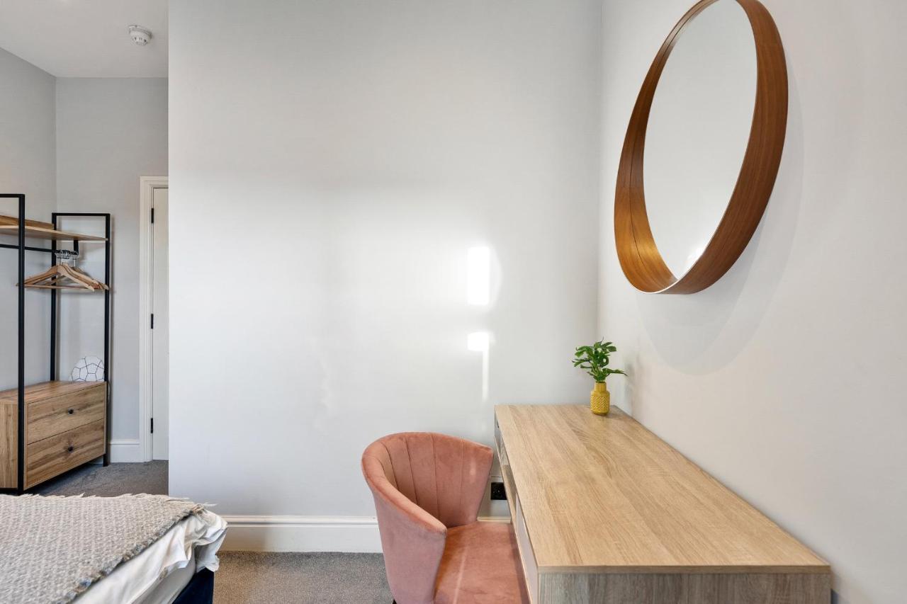 Stylish Modern Apartment Near The City Centre With Nearby Off-Road Parking Cardiff Exterior photo