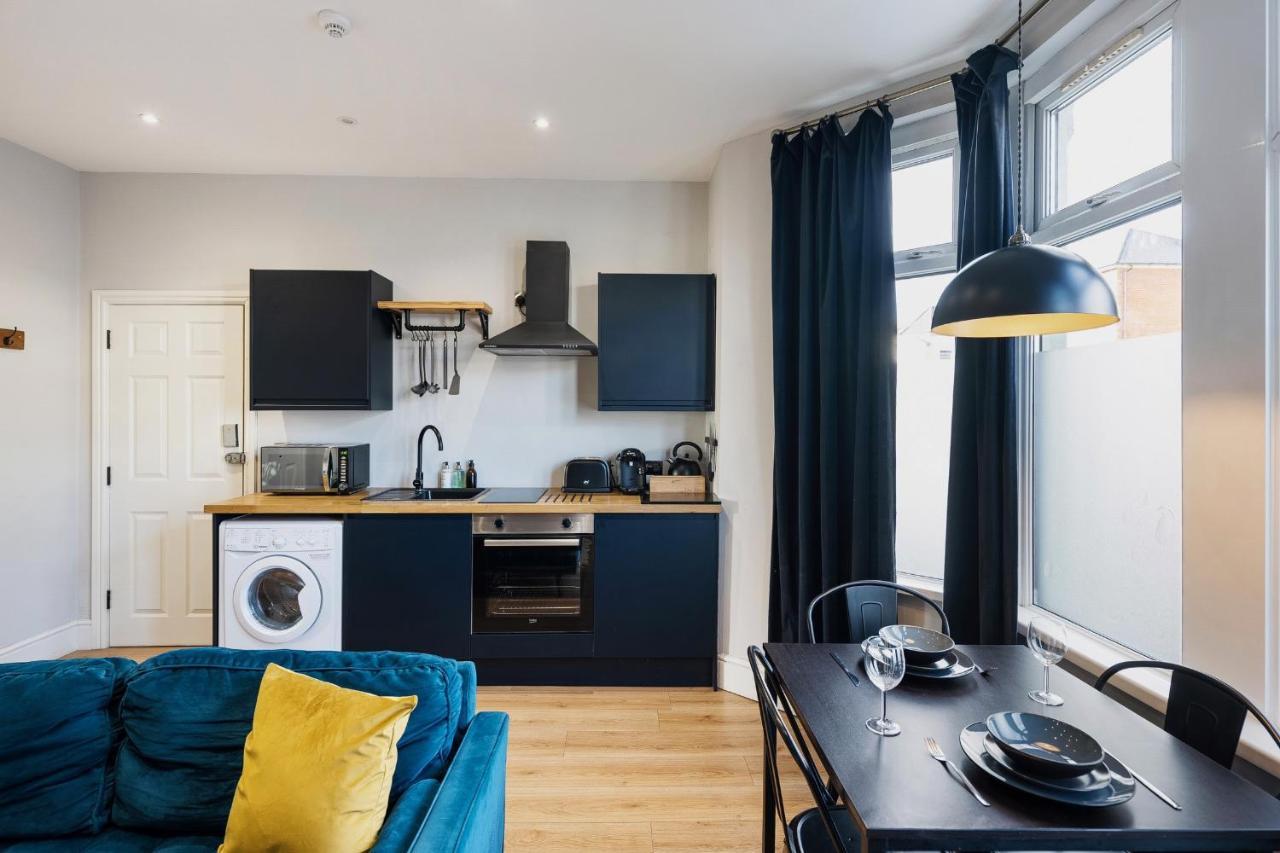 Stylish Modern Apartment Near The City Centre With Nearby Off-Road Parking Cardiff Exterior photo